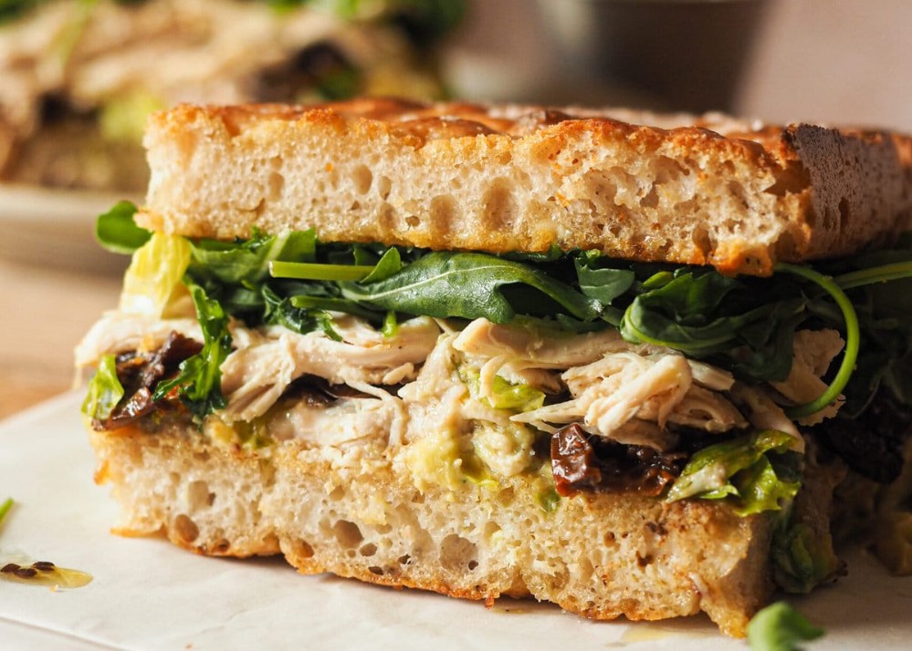 Sandwiche pollo y champiñones